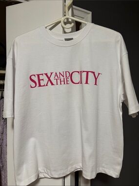 Zara White T-Shirt with Pink "Sex and the City" Logo